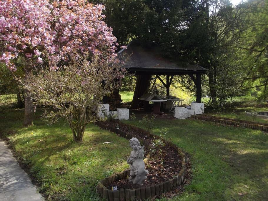Propriete Bordee D'Etangs, Propice A La Detente Florenville Exteriör bild